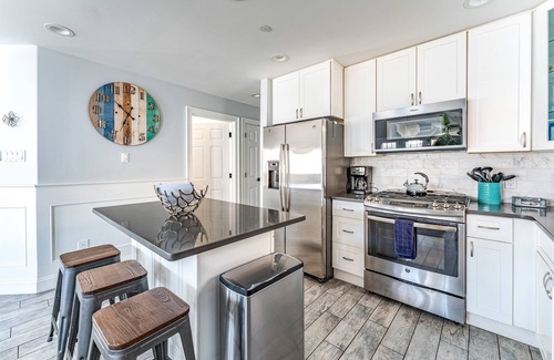 North End Condo | Beach Block In OCNJ between 7th & 8th St! w/elevator - 5 Bd/4 Bath, Sleeps 16