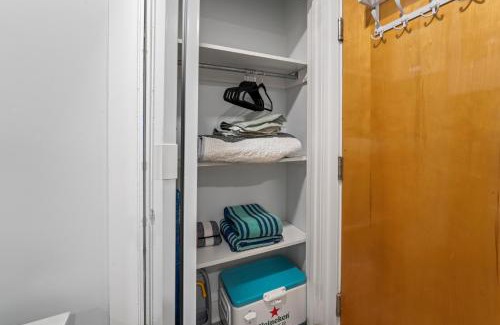 North End Apartment | Beach block modern condo