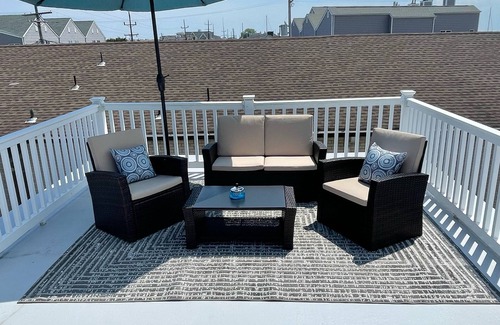 Rumson Apartment | BEACH BLOCK, ONE BEDROOM, THIRD FLOOR W/TERRACE