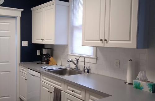 North End House | Beach Block, Pet Friendly, Big Open Porch! Now booking for 2025