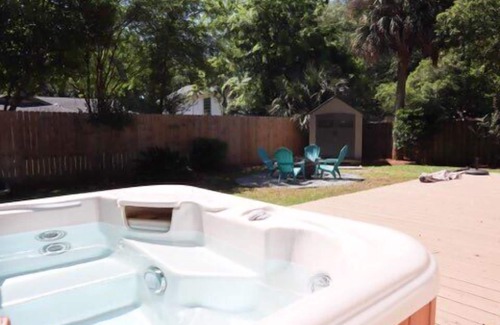Folly Field House | Beach Blossom - PET FRIENDLY PRIVATE HOME!
