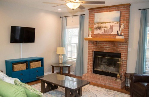 Gulf Breeze House | Beach Bound Family Getaway-5BR Newly Renovated, 15 mins from beaches