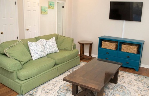 Gulf Breeze House | Beach Bound Family Getaway-5BR Newly Renovated, 15 mins from beaches
