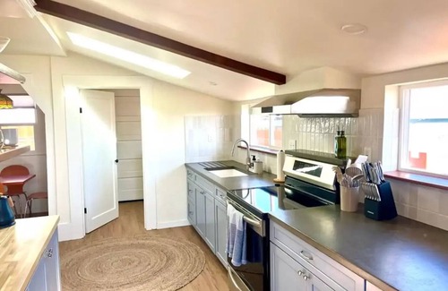 Eureka House | Beach Break Bungalow w/Bay & Ocean Views