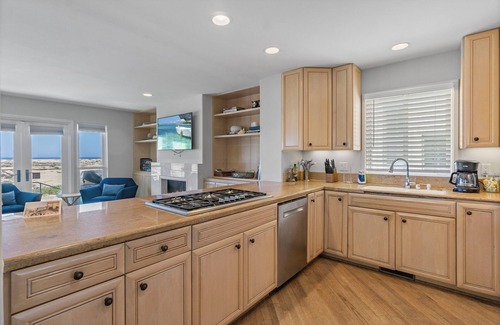 Balboa Peninsula House | Beach Break by AvantStay | Oceanfront, View, Patio