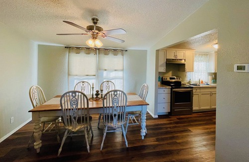 Mead House | "Beach Break" less than 10 minutes from Lake Texoma and Choctaw Casino
