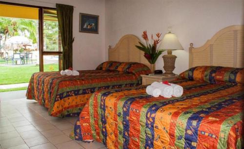 Jaco Hotel | Beach Break Resort & CR Surf Camp