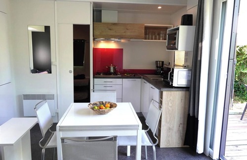 Sint Maartensvlotbrug House | Beach bungalow Strand49 close to the sea 2 bathrooms 2 bedrooms WiFi garden furniture