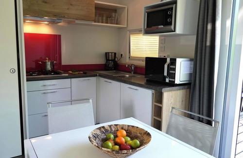 Sint Maartensvlotbrug House | Beach bungalow Strand49 close to the sea 2 bathrooms 2 bedrooms WiFi garden furniture