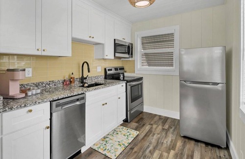 Safety Harbor House | Beach Bungalow 111: Cozy 2BR Bungalow Near DT