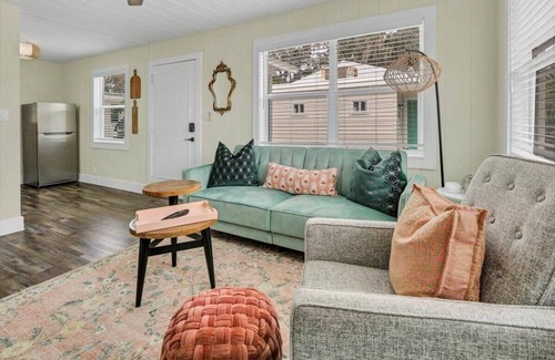 Safety Harbor House | Beach Bungalow 111: Cozy 2BR Bungalow Near DT