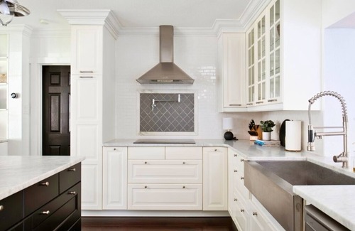 Bayhaven House | Beach Bungalow .7 miles from the beach, Heated Pool and Hot Tub