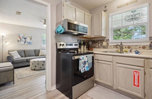 Long Beach Apartment | Beach Bungalow! Minutes to the Beach, Shopping, & Downtown!