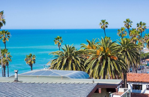 San Clemente Cabin | Beach bungalow near beach & San Clemente Pier with private balcony & ocean views