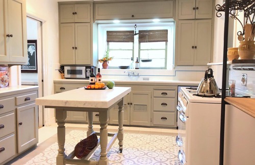 Huntington Beach House | BEACH BUNGALOW IN THE HEART OF SURF CITY 3BR 2BA - Work place friendly