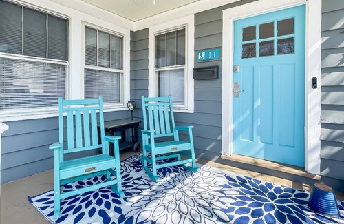 West Haven House | Beach Bungalow, walk to beach, private backyard