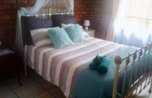 Boknes Strand House | Beach & bush safaris. Addo Elephant National Park, Kariega, Sibuya minutes away