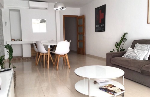 Tarragona Apartment | BEACH, BUSINESS, QUIET TIME & FAMILY