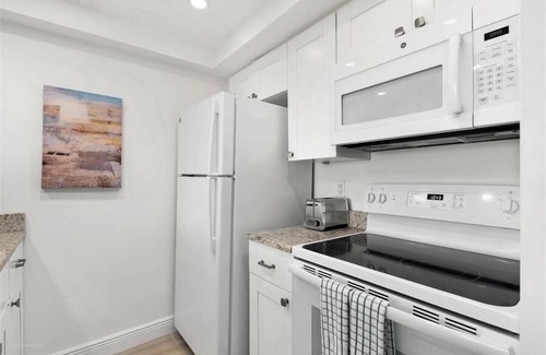 Hutchinson Island South Apartment | Beach Condo/High-End Finishes/Island Beach Resort/No Cleaning Fee/Condo 202