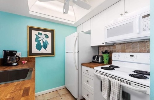 Hutchinson Island South Apartment | Beach Condo/Island Beach Resort/No Cleaning Fee/Condo 206