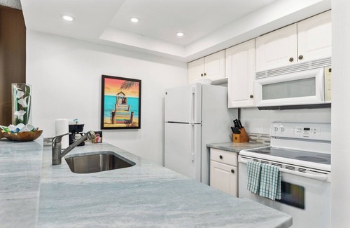 Hutchinson Island South House | Beach Condo/Island Beach Resort/No Cleaning Fee/Condo 308