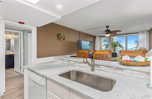 Hutchinson Island South House | Beach Condo/Island Beach Resort/No Cleaning Fee/Condo 308