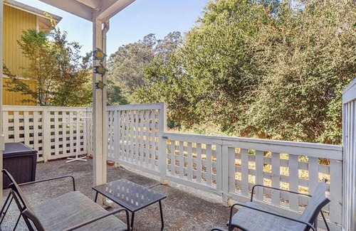 Eastside Santa Cruz Condo | Beach Condo Retreat Walk to Award-Winning Beaches!