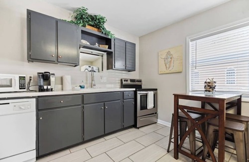 Saint Simons Island Apartment | Beach Cottage -optional BIKES - Walk 2 Shops & Fun