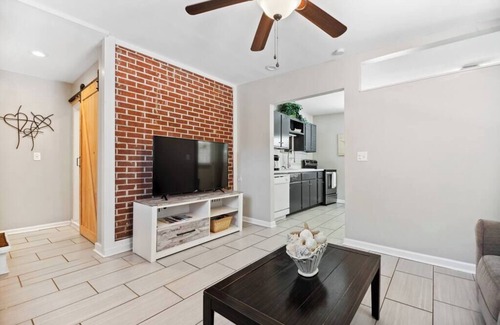 Saint Simons Island Apartment | Beach Cottage -optional BIKES - Walk 2 Shops & Fun