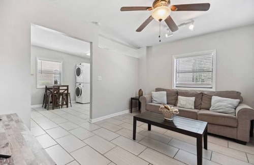 Saint Simons Island Apartment | Beach Cottage -optional BIKES - Walk 2 Shops & Fun