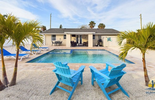 Holmes Beach Cottage | Beach Cottage! Beautiful Pool/Spa, Steps to sand, Fun Golf Cart.