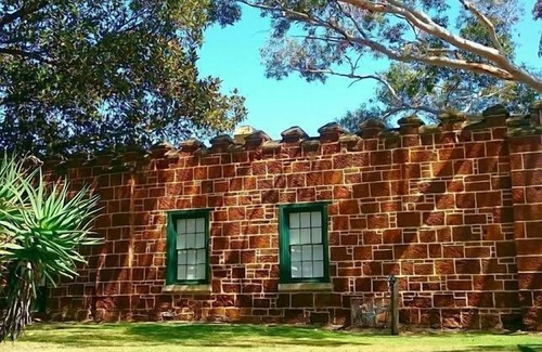 Black Rock House | Beach Cottage best location near beach & shops