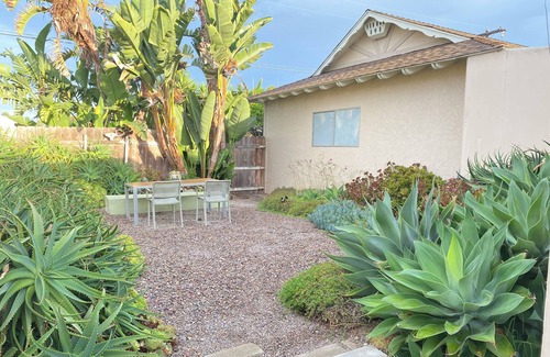Townsite House | Beach Cottage blocks from the Ocean.