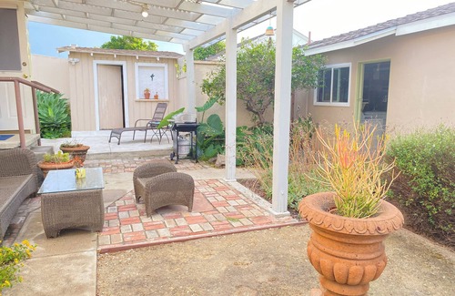 Townsite House | Beach Cottage blocks from the Ocean.