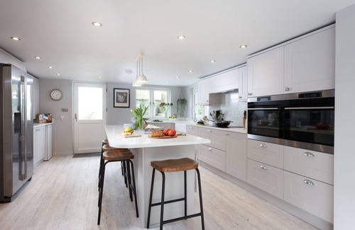 St. Agnes Cottage | Beach Cottage is a traditional stone cottage, just 100 yards from the breath-taking Trevaunance Cove