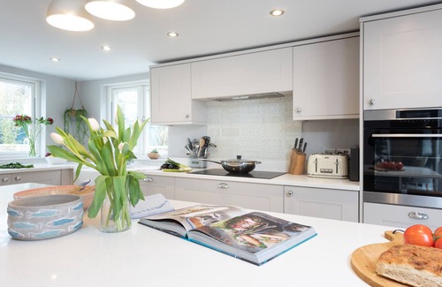 St. Agnes Cottage | Beach Cottage is a traditional stone cottage, just 100 yards from the breath-taking Trevaunance Cove