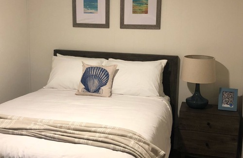 Huntington Beach Cottage | Beach Cottage with A/C, pet friendly, walk to sand