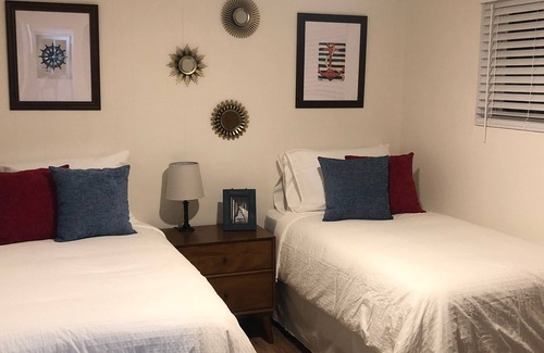 Huntington Beach Cottage | Beach Cottage with A/C, pet friendly, walk to sand