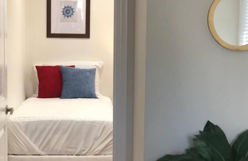 Huntington Beach Cottage | Beach Cottage with A/C, pet friendly, walk to sand