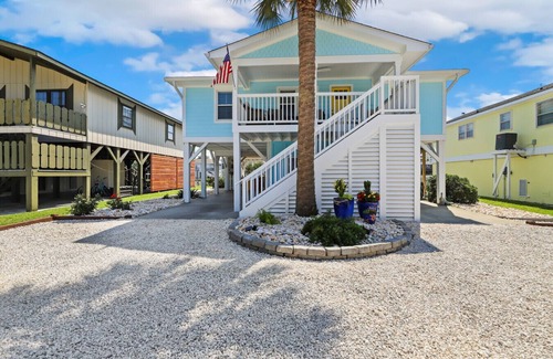 Ocean Isle Beach Cottage | Beach Cottage OIB: a short walk to the beach