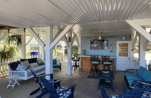Ocean Isle Beach Cottage | Beach Cottage OIB: a short walk to the beach