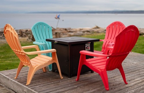 Kingston House | Beach Cove: 3 Bdrm, 2 Bath with Beach Access