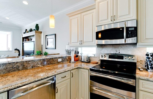 Ilexhurst House | Beach Dance in Holmes Beach