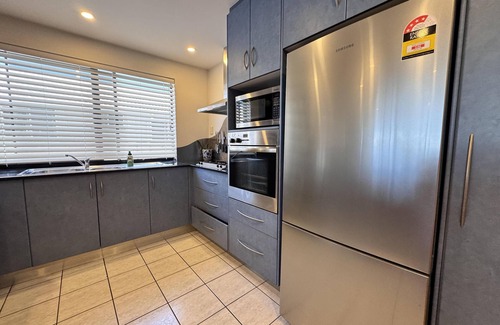 North Ward Apartment | Beach Days Townsville - Spacious Strand Apart. - Beach Days Townsville - Spacious Strand Apart.