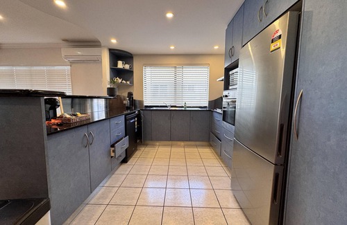 North Ward Apartment | Beach Days Townsville - Spacious Strand Apart. - Beach Days Townsville - Spacious Strand Apart.