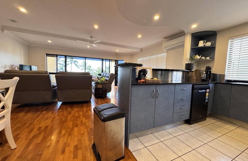 North Ward Apartment | Beach Days Townsville - Spacious Strand Apart. - Beach Days Townsville - Spacious Strand Apart.