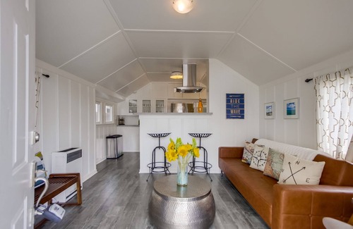 Ocean Beach Cottage | Beach Daze 1 - half a block to the beach, walk to shops and restaurants.