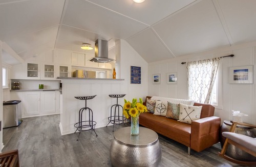 Ocean Beach Cottage | Beach Daze 1 - half a block to the beach, walk to shops and restaurants.
