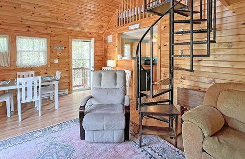 York Beach House | Beach Daze - Charming 2-Bedroom Cottage in York, Southern Maine Coast