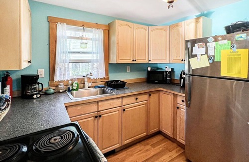 York Beach House | Beach Daze - Charming 2-Bedroom Cottage in York, Southern Maine Coast
